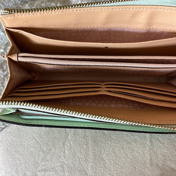 Kate Spade light green zip wallet with strap - Picture 9 of 12